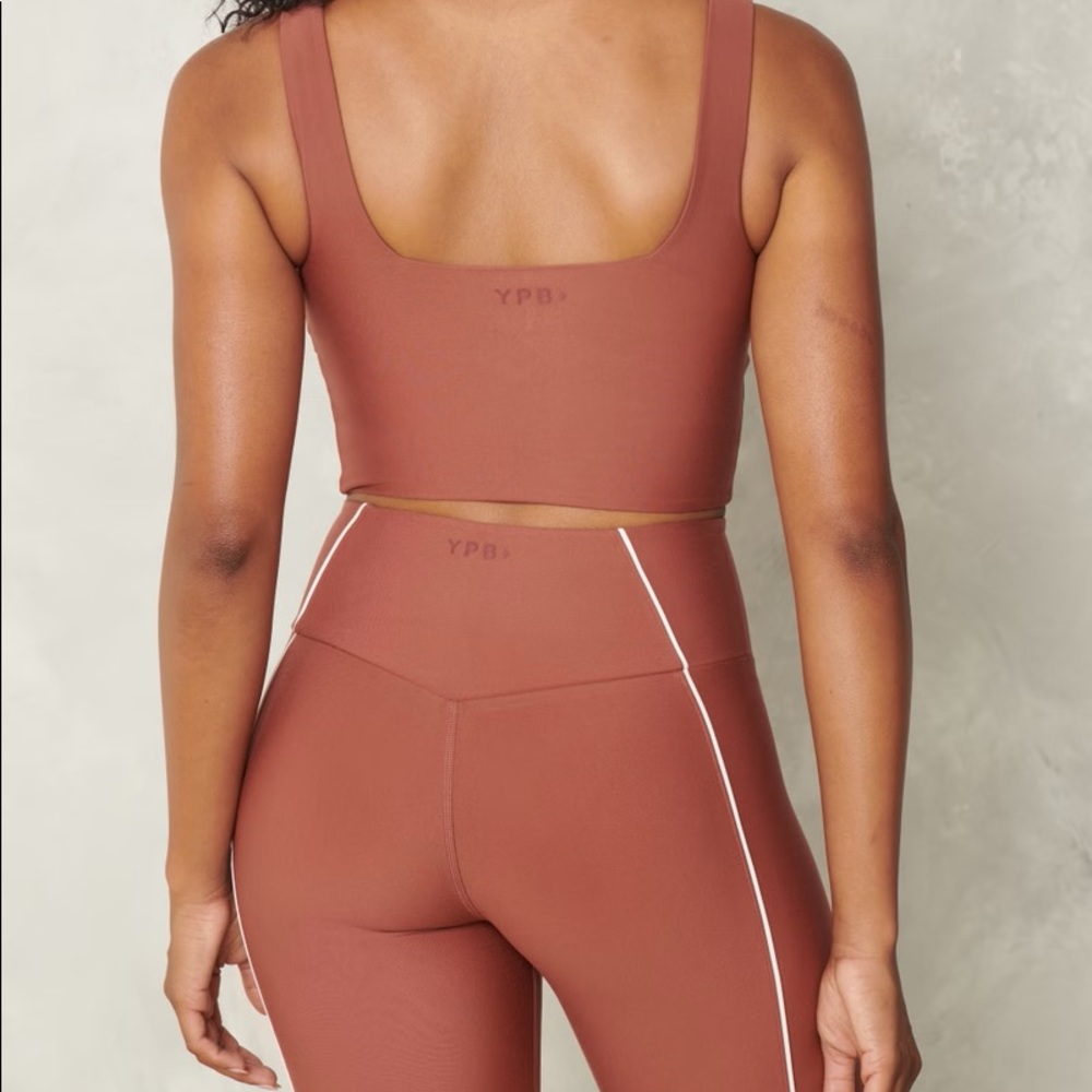 Abercrombie workout outfit- YPB sculptLUX Squareneck Slim Tank with yoga pants.